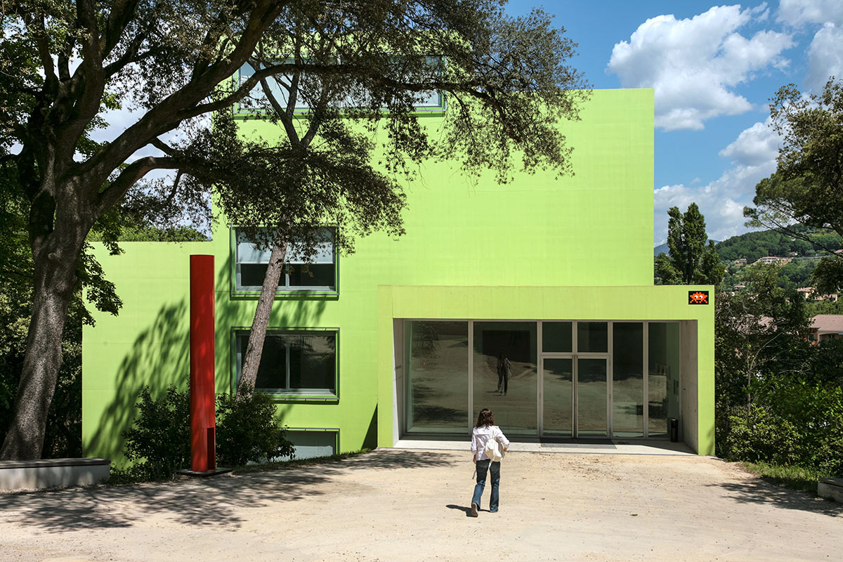 Invader - Background image