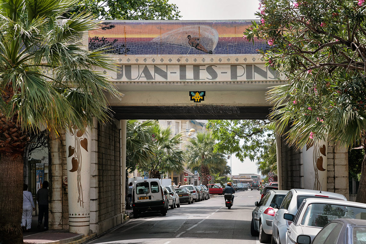 Invader - Background image