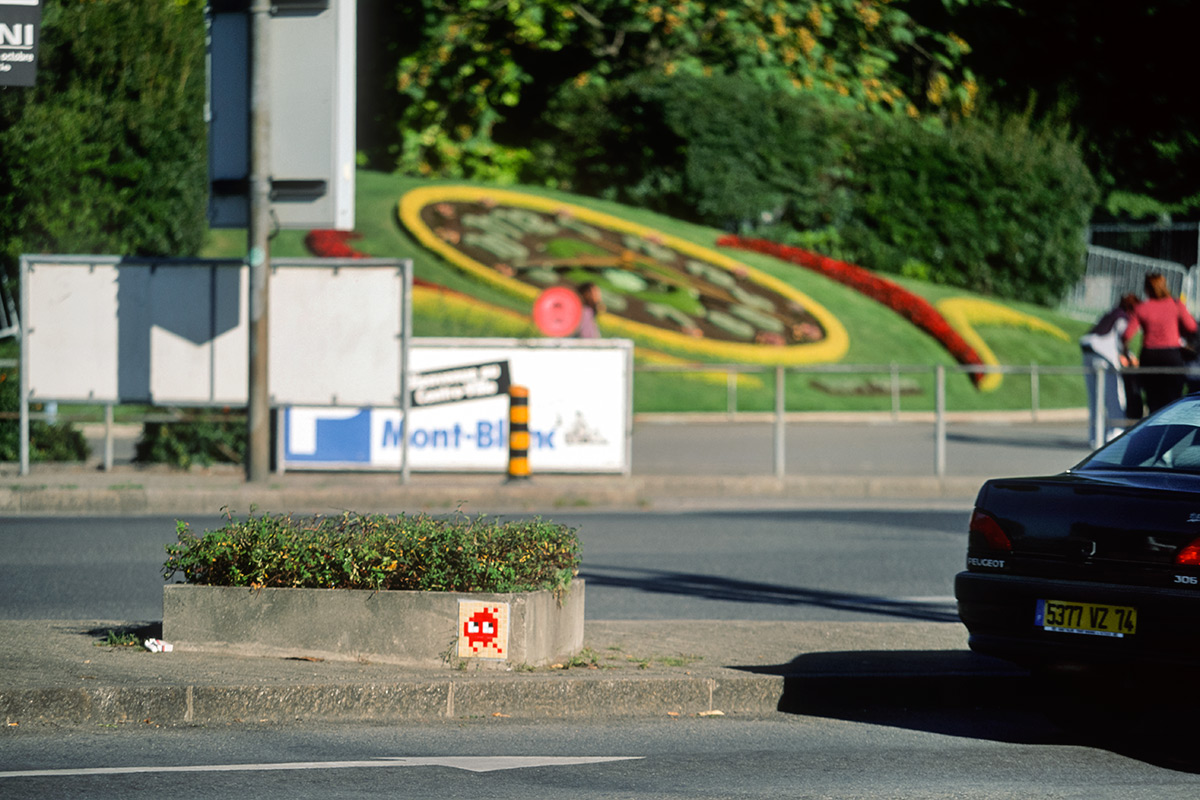 Invader - Background image