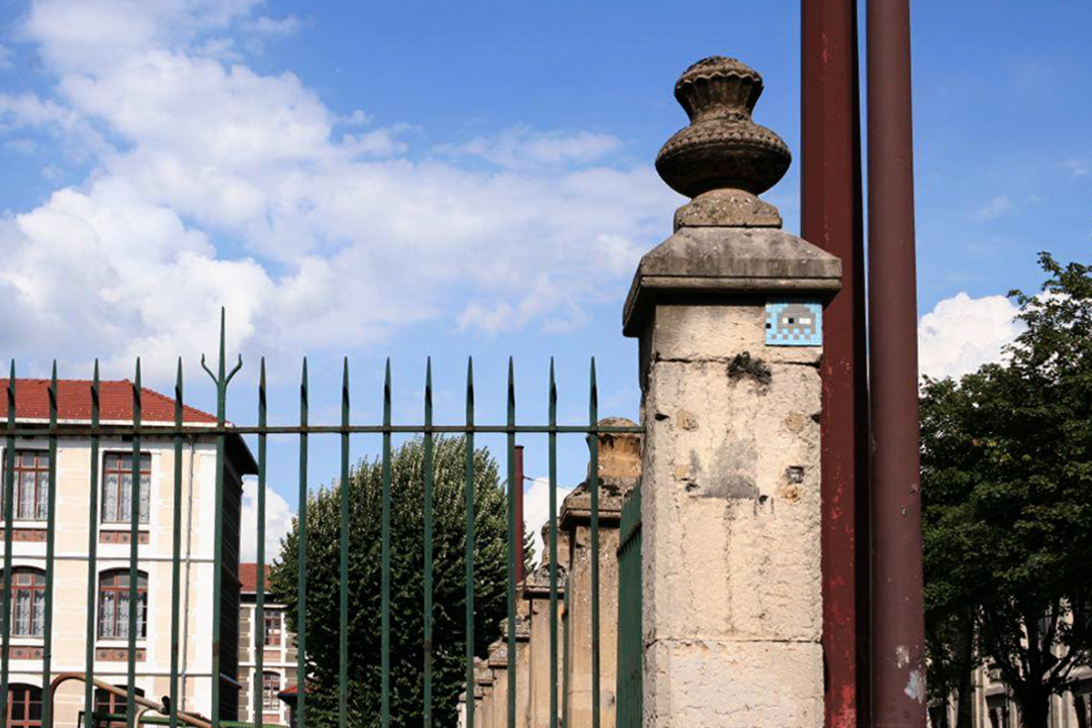 Invader - Background image