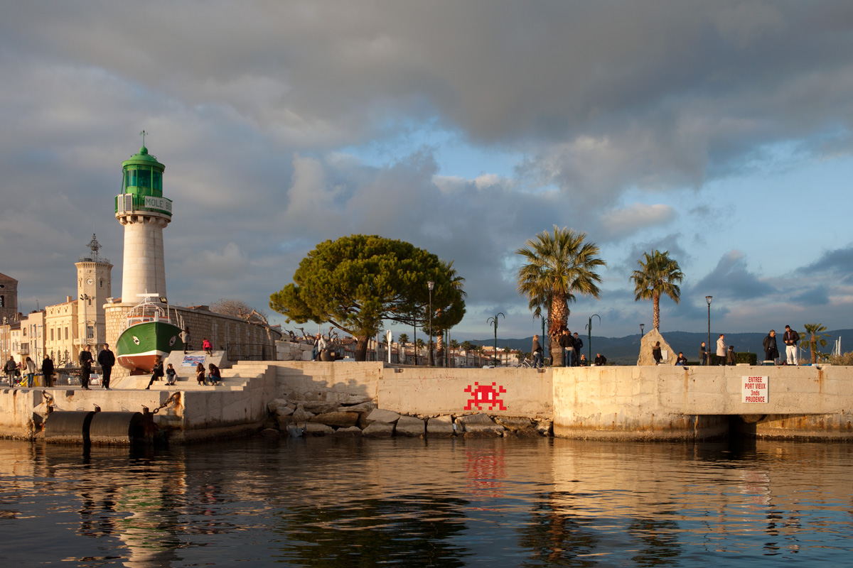 Invader - Background image