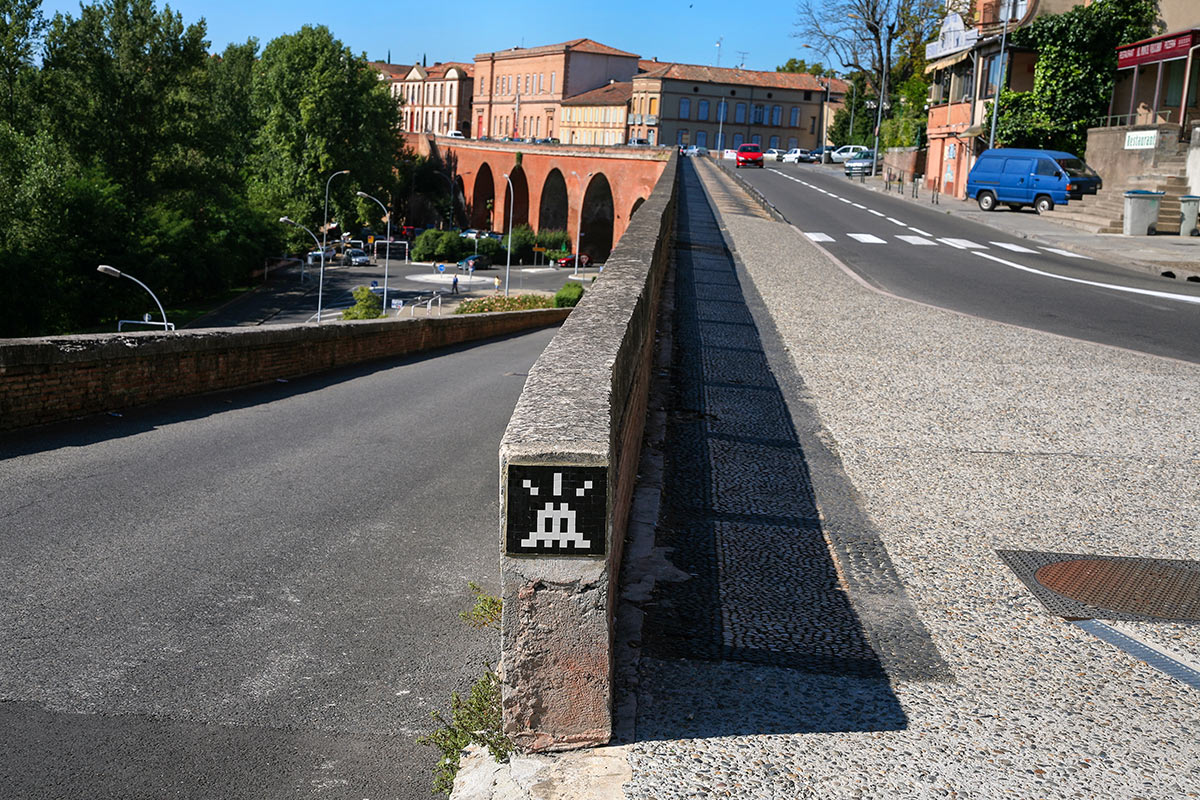 Invader - Background image