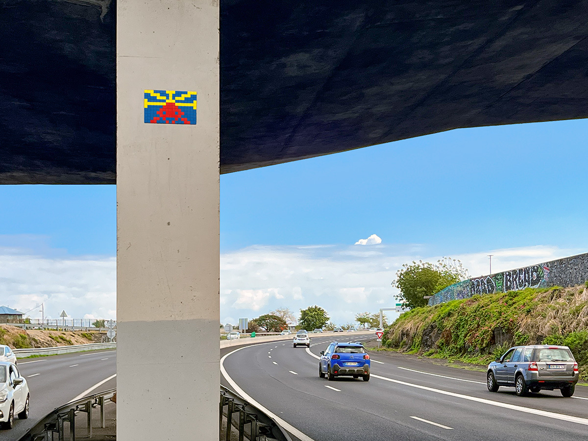 Invader - Background image