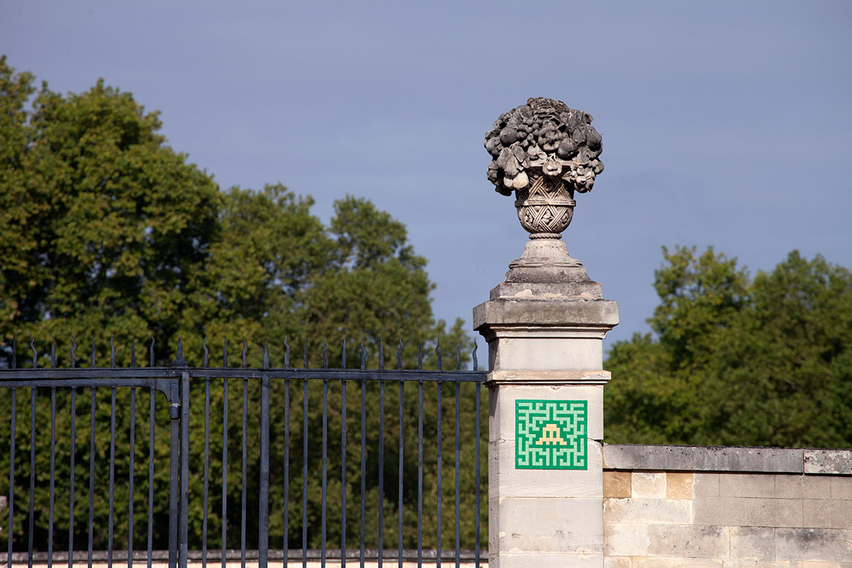 Invader - Background image